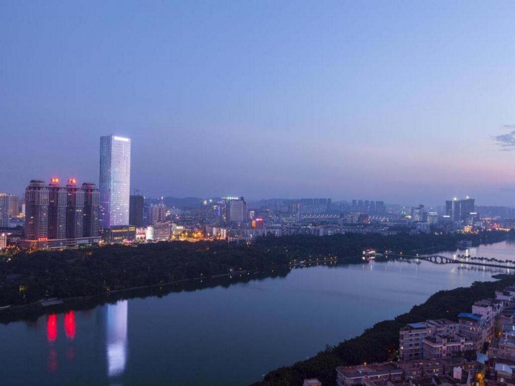 Ming Du Lakeside Hotel Nanning Exterior photo