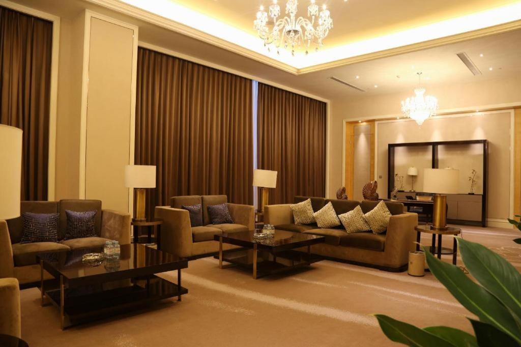 Ming Du Lakeside Hotel Nanning Exterior photo