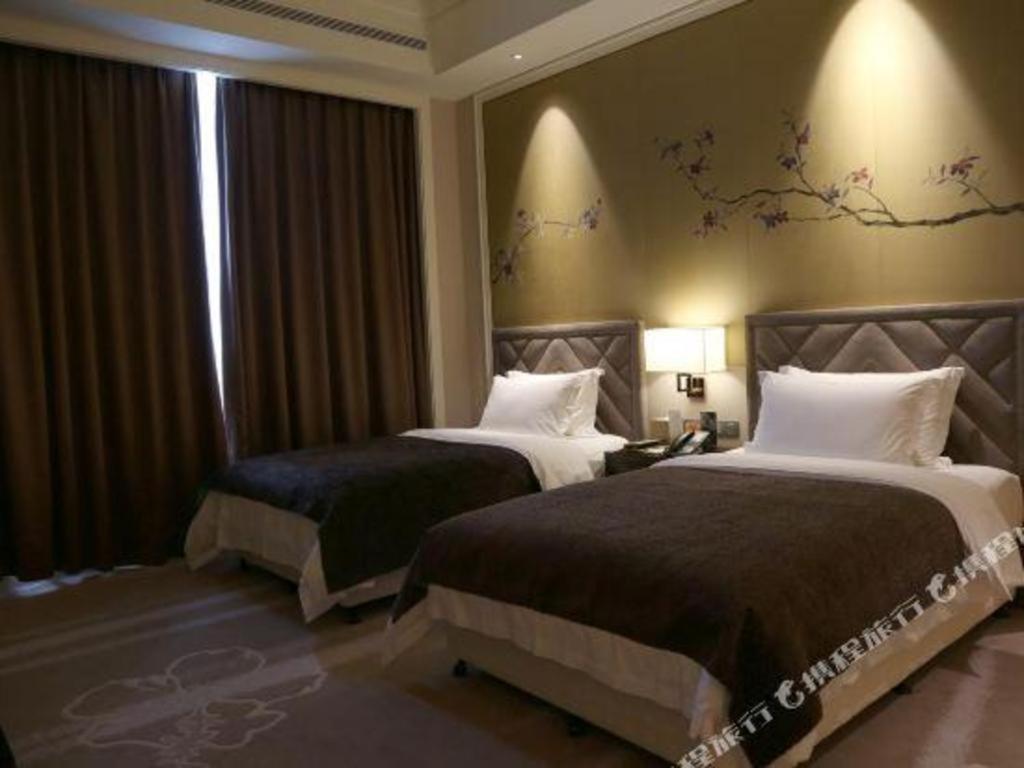 Ming Du Lakeside Hotel Nanning Exterior photo