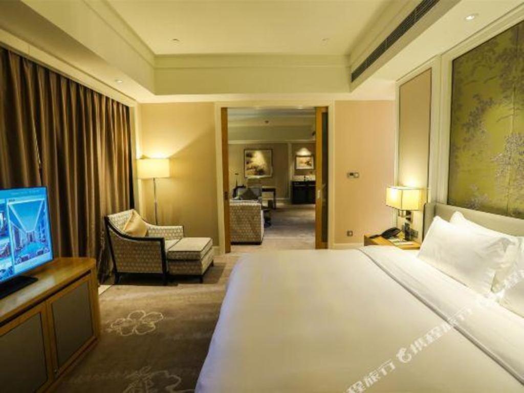 Ming Du Lakeside Hotel Nanning Exterior photo